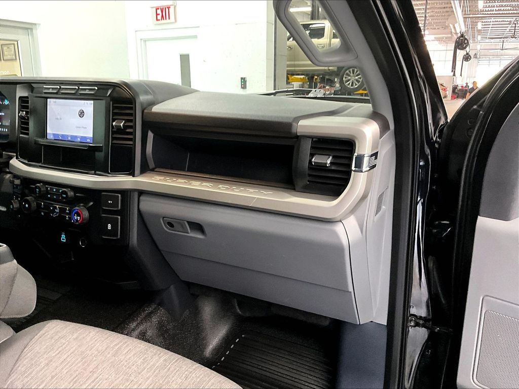 2024 Ford F-550SD — photo 13