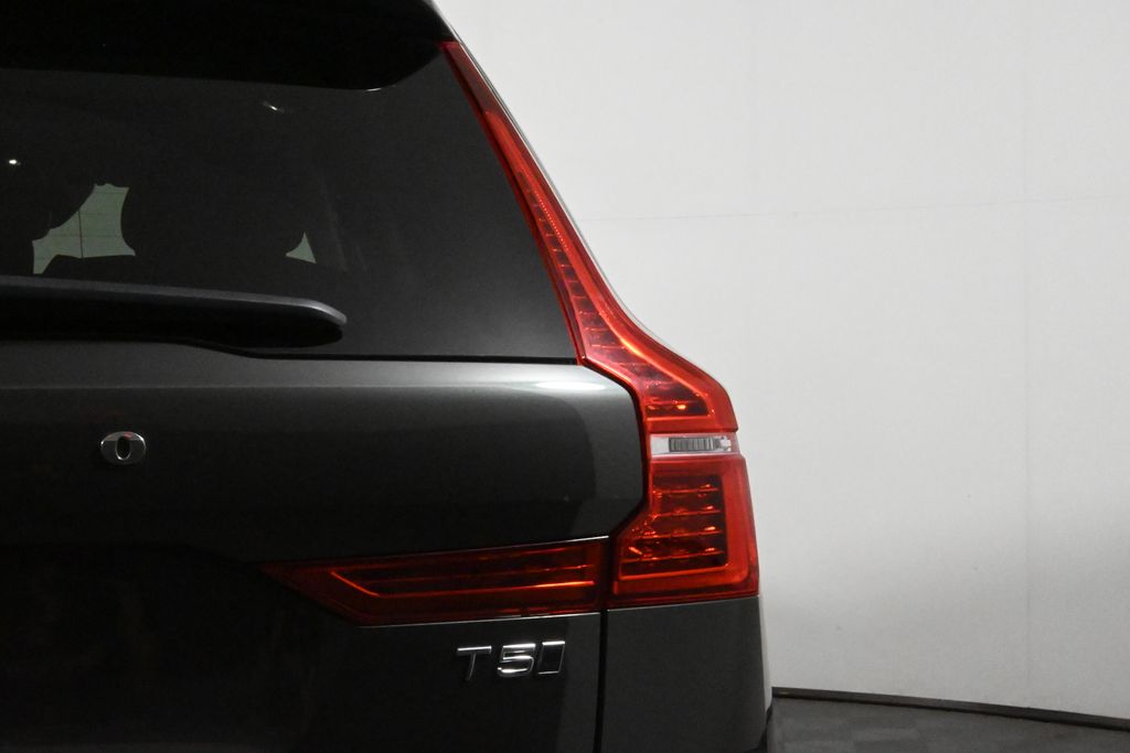 Thumbnail: 2018 Volvo XC60 - 13