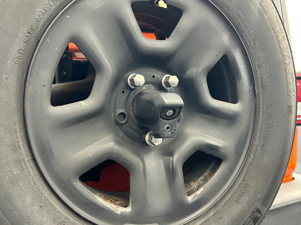 Used 2018 Punkn Metallic Clearcoat Jeep Unlimited Sport image 18