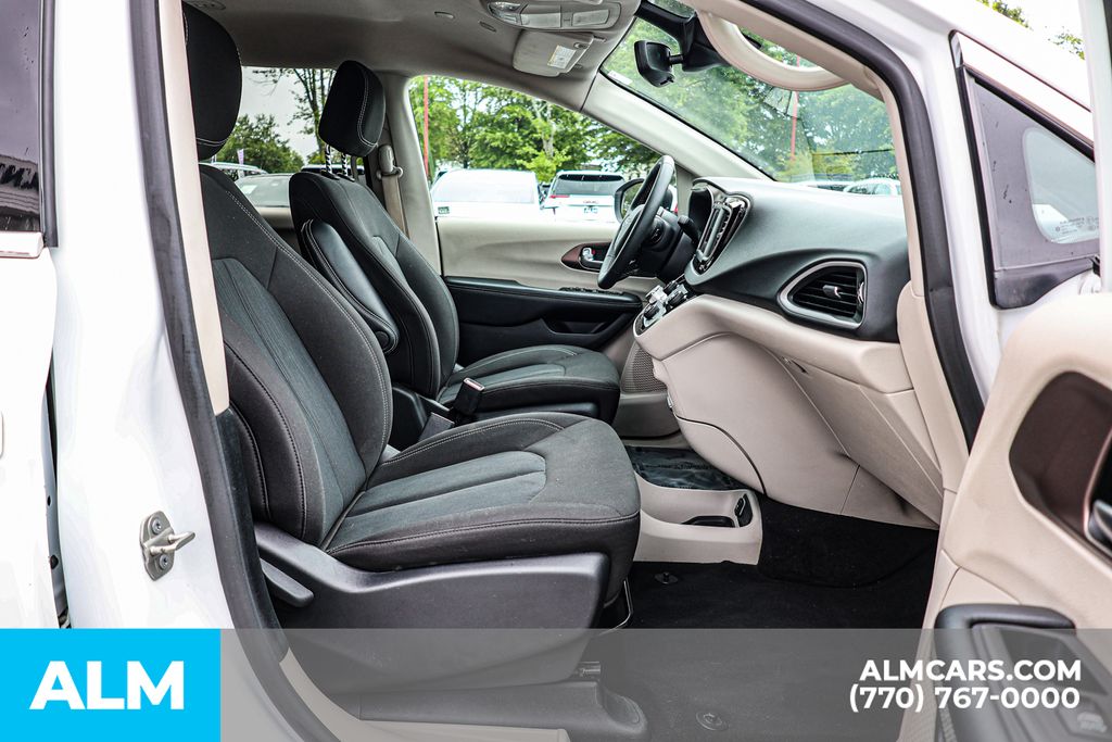 Used 2023 White Chrysler LX image 21