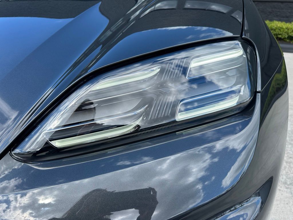 Thumbnail: 2026 Porsche Macan - 13