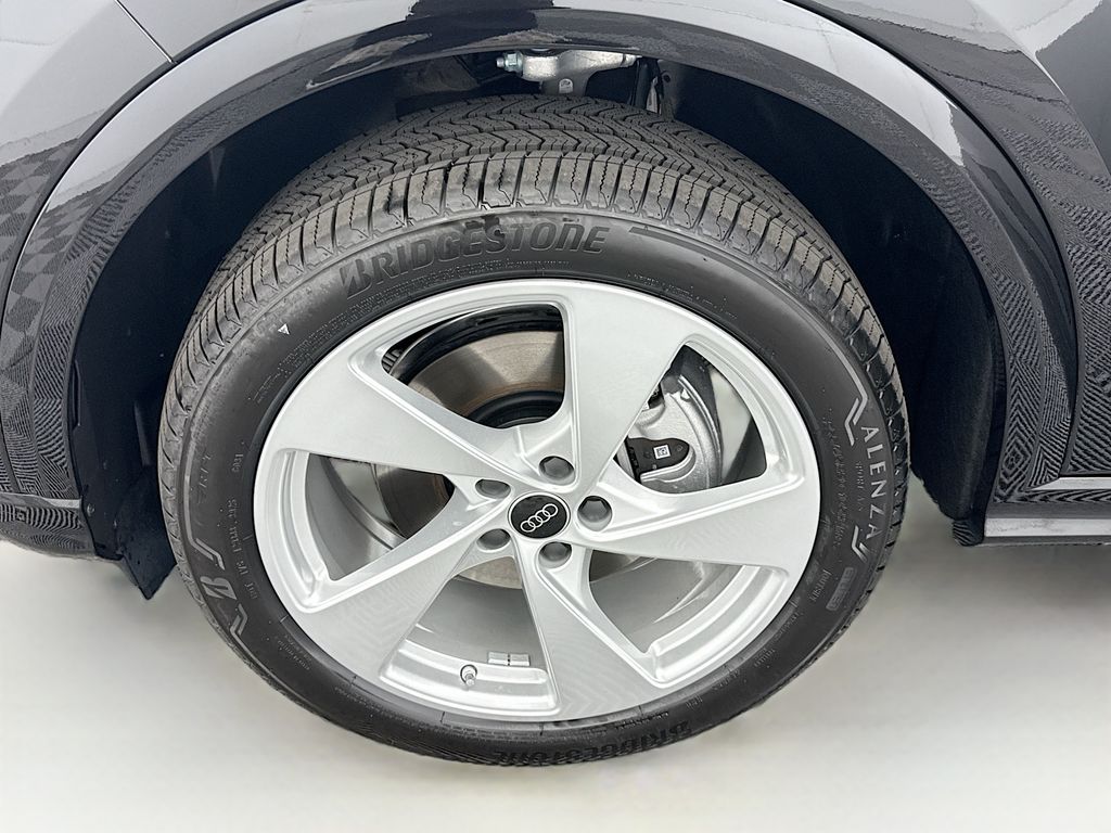 Thumbnail: 2025 Audi Q5 - 30