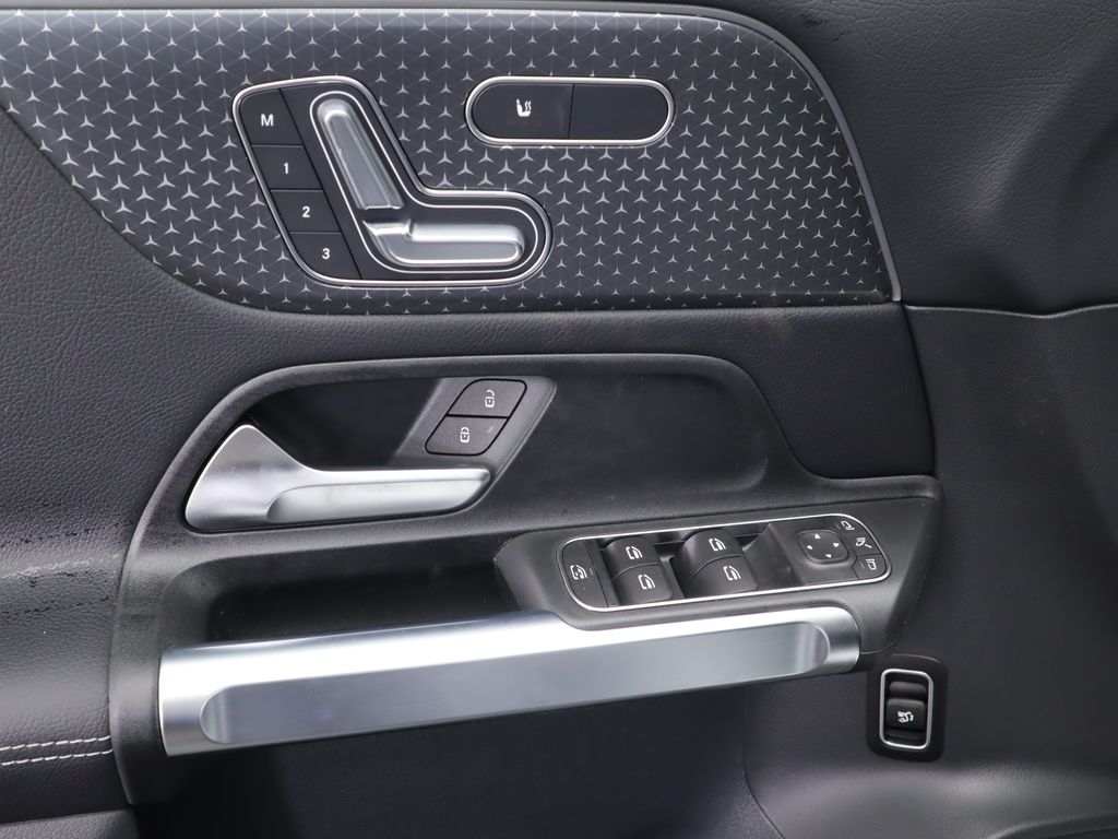 2025 Mercedes-Benz GLB 250 23