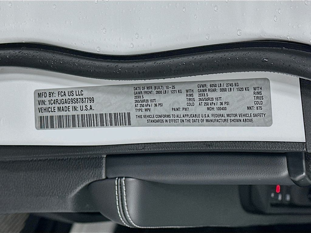 New 2025 White Jeep Altitude X image 19