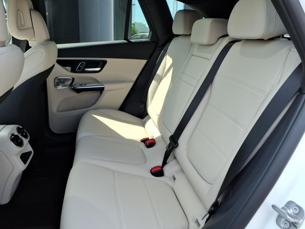 New 2027 Polar White Mercedes-Benz GLC 300 image 26