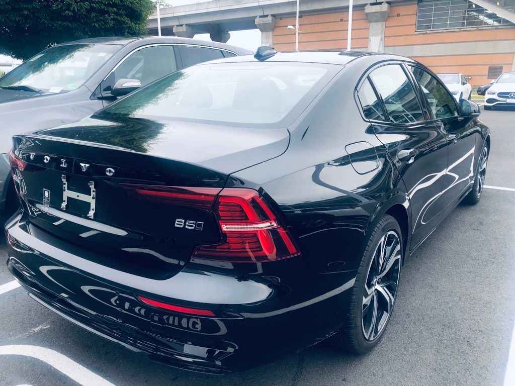Thumbnail: 2025 Volvo S60 - 4
