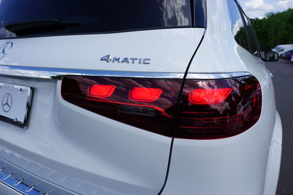 2025 Mercedes-Benz GLS 450 4MATIC 12