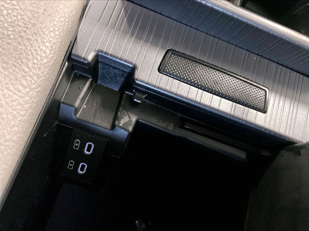 2025 Toyota Sienna — photo 28