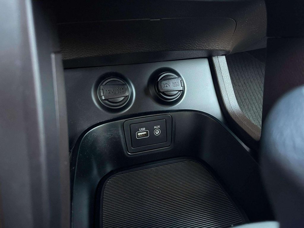 Used 2018 Platinum Graphite Hyundai 2.4 Base image 13