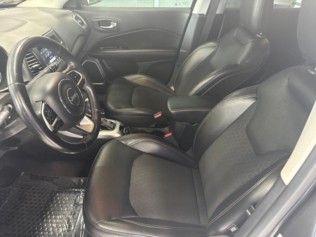 Used 2018 Gray Jeep Latitude image 11