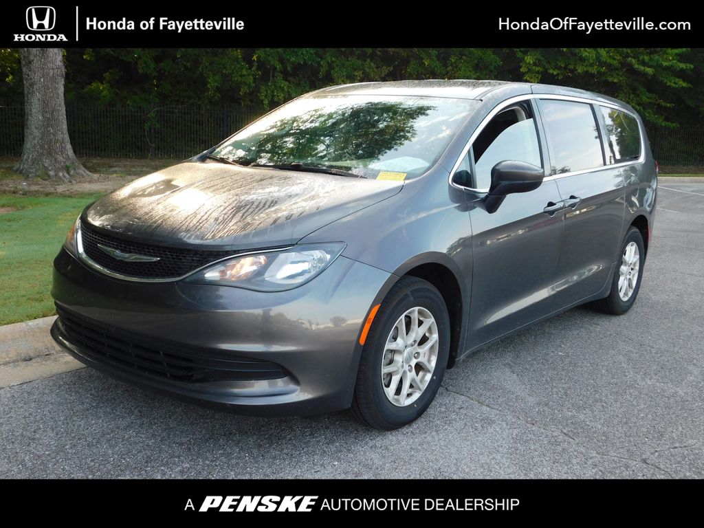 2017 Chrysler Pacifica Touring -
                  Fayetteville, AR