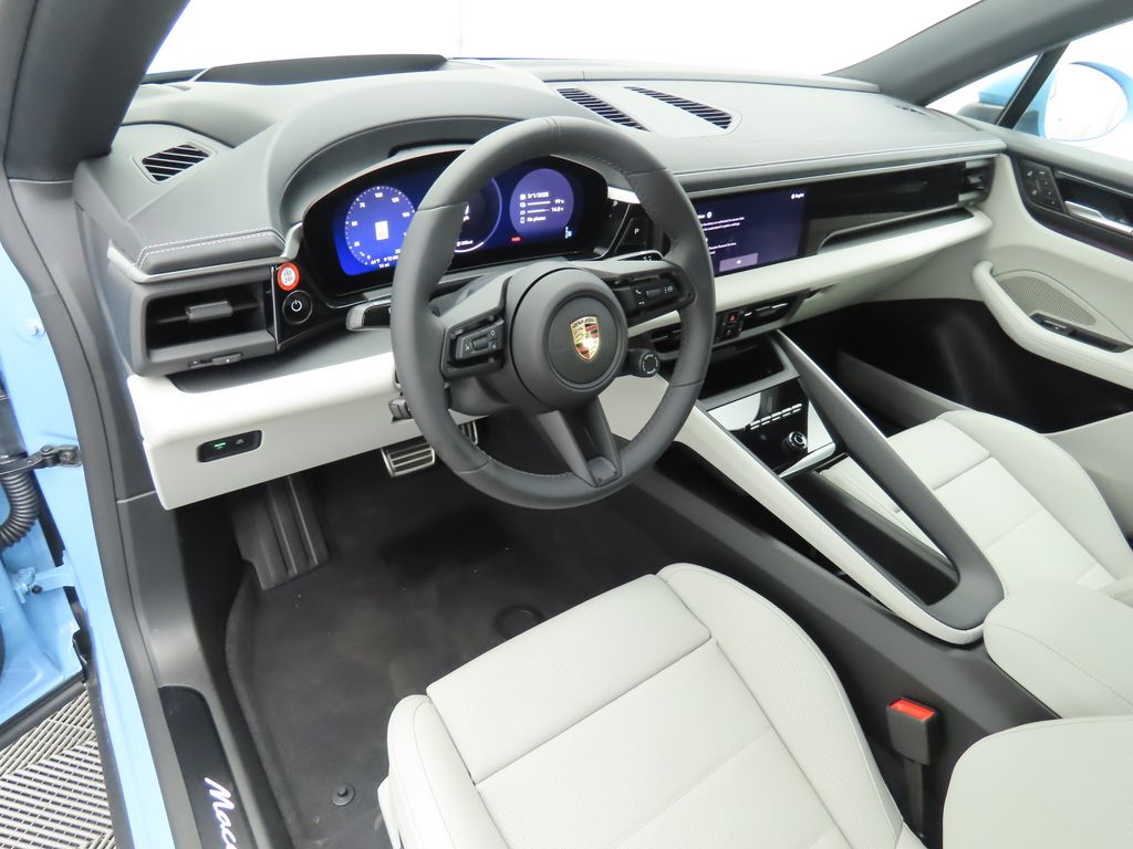 Thumbnail: 2025 Porsche Macan - 4