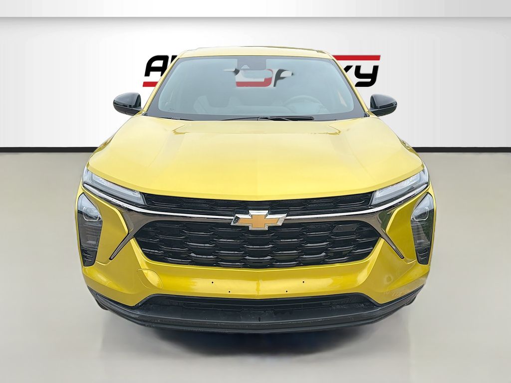 Used 2024 Yellow Chevrolet 1RS image 2