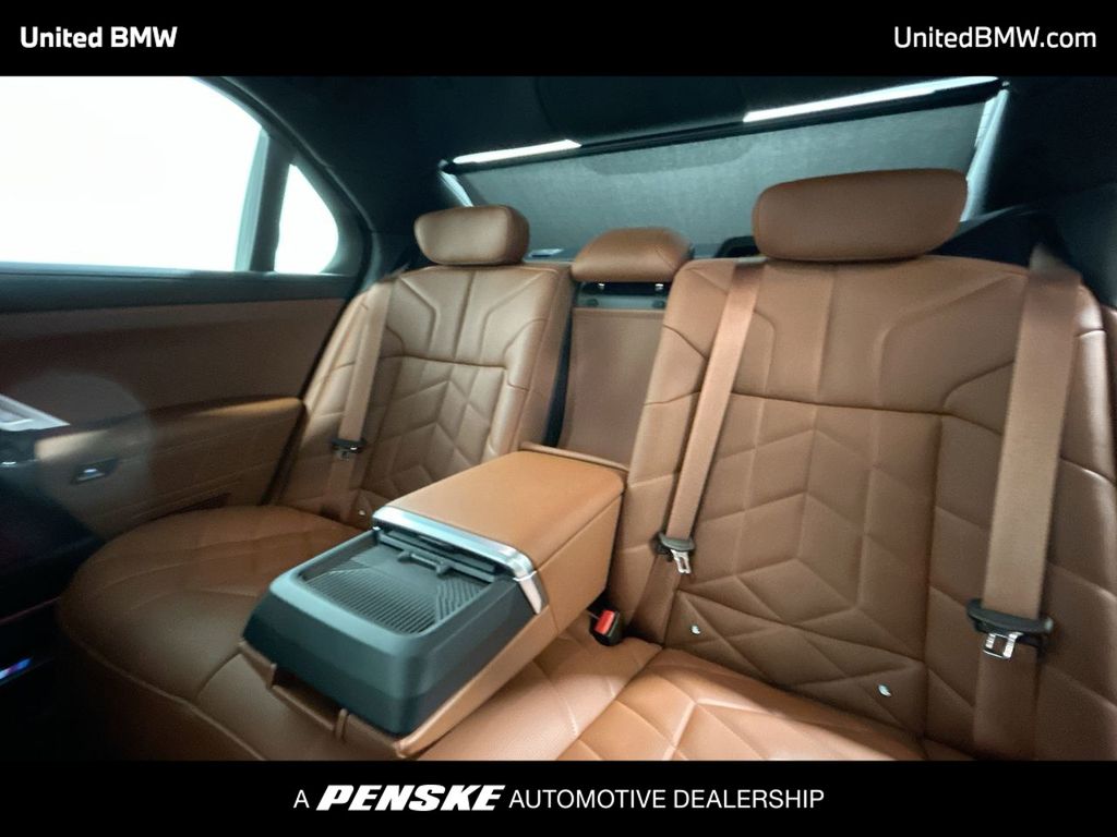 2025 BMW 7 Series 760i xDrive 21