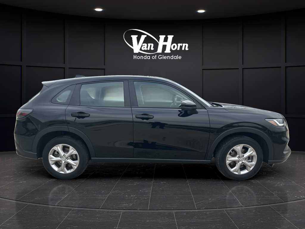 View vehicle photo 6