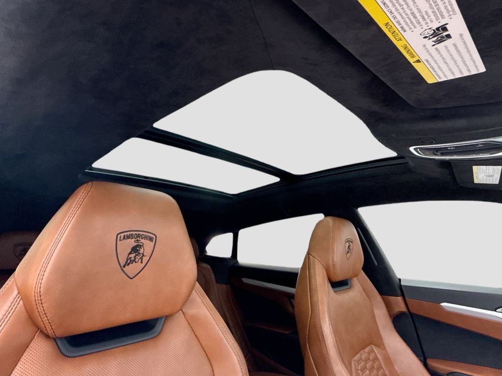 Thumbnail: 2020 Lamborghini Urus - 17