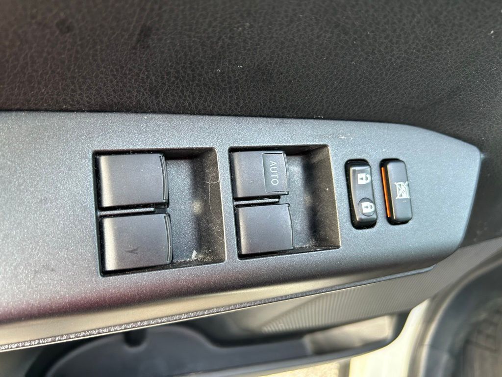 Thumbnail: 2018 Toyota RAV4 - 16
