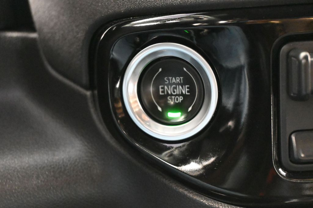 Used 2023 Summit White GMC Elevation image 22