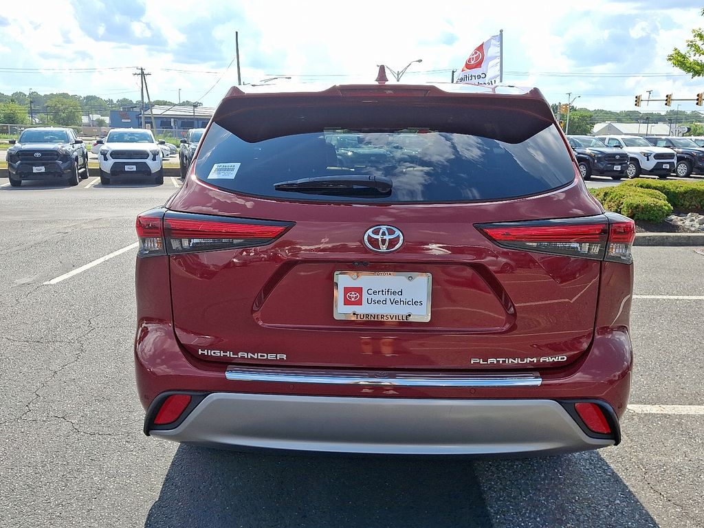 Thumbnail: 2023 Toyota Highlander - 5