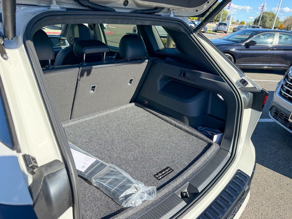 New 2026  Volkswagen 2.0T SE R-Line Black image 26