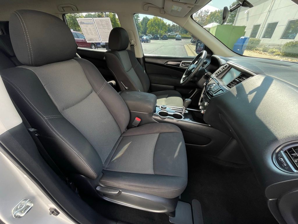 Thumbnail: 2017 Nissan Pathfinder - 31