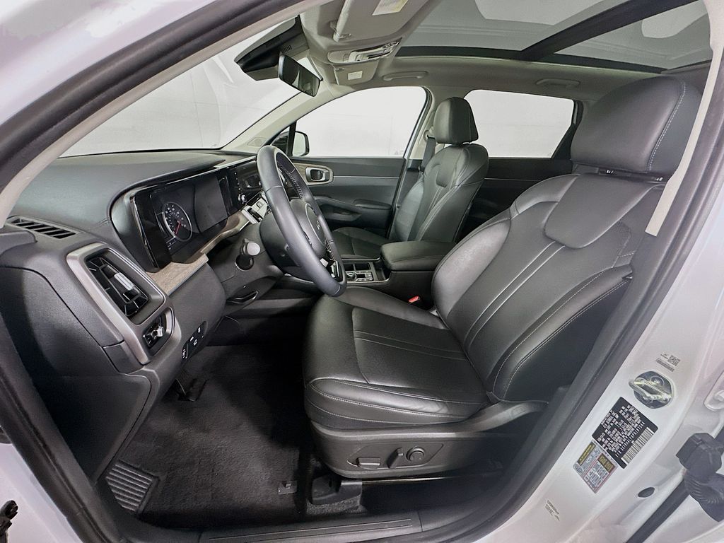 Thumbnail: 2023 Kia Sorento - 21