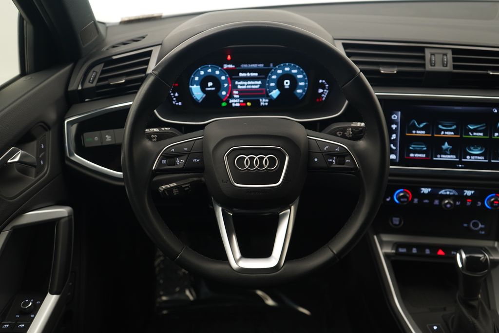 Thumbnail: 2024 Audi Q3 - 9