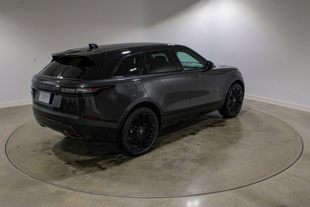 Certified Used 2026  Land Rover Dynamic SE image 5