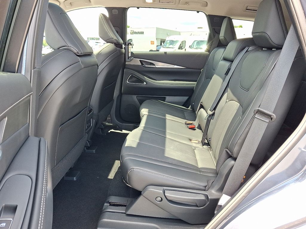 2026 INFINITI QX60 — photo 11