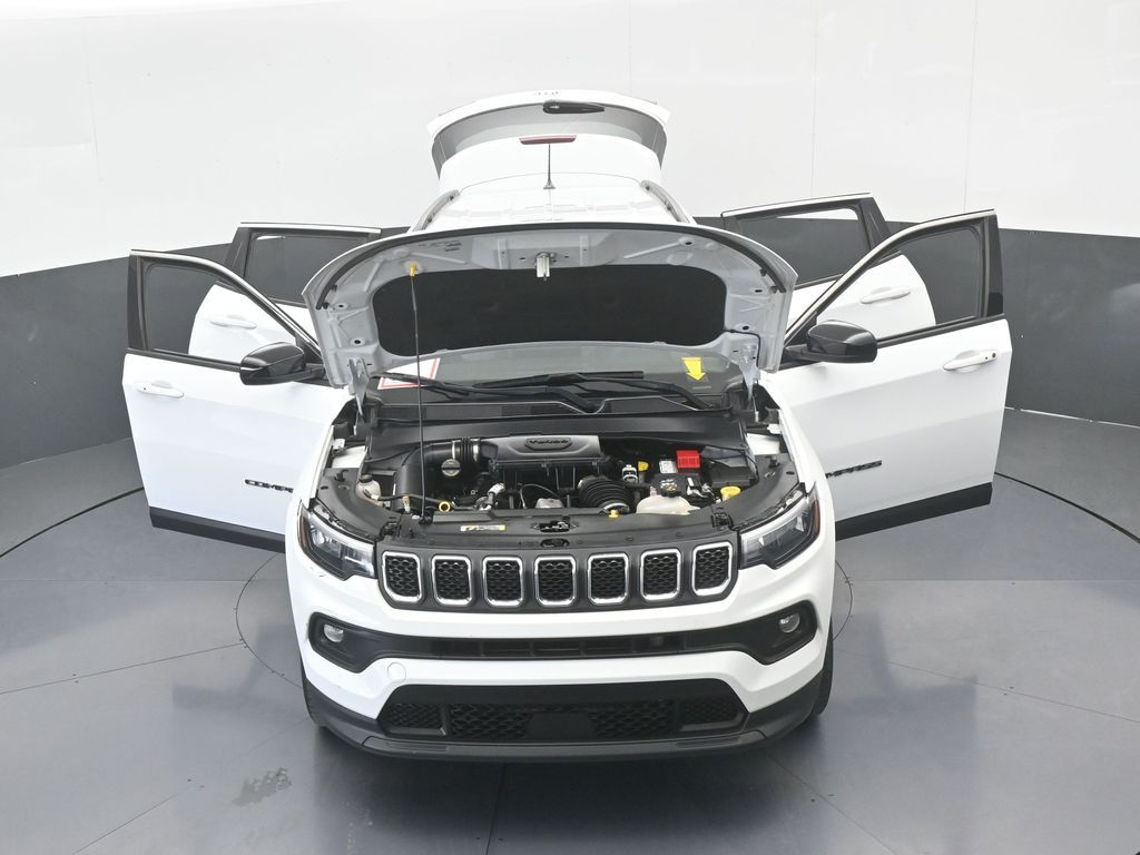 Used 2023 Bright White Clearcoat Jeep Latitude image 35