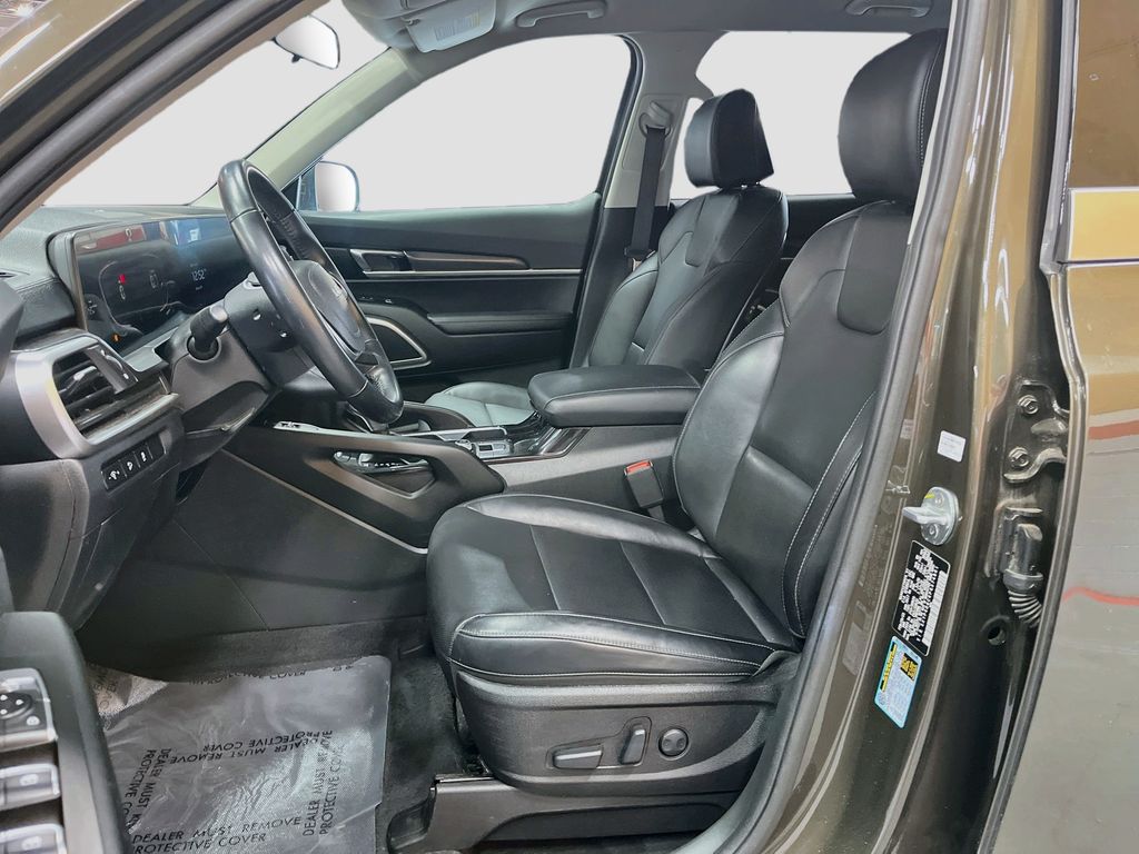 Used 2023 Dark Moss Kia S image 21
