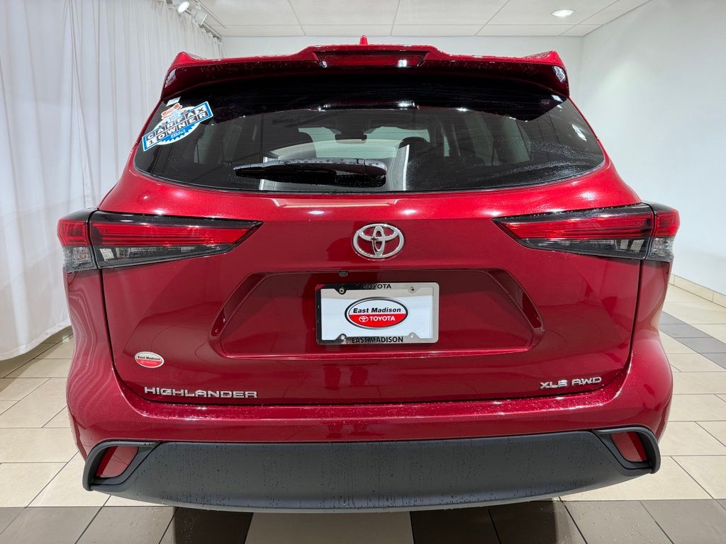 Thumbnail: 2022 Toyota Highlander - 4
