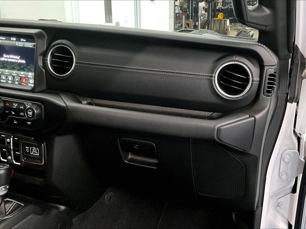 2021 Jeep Wrangler — photo 13