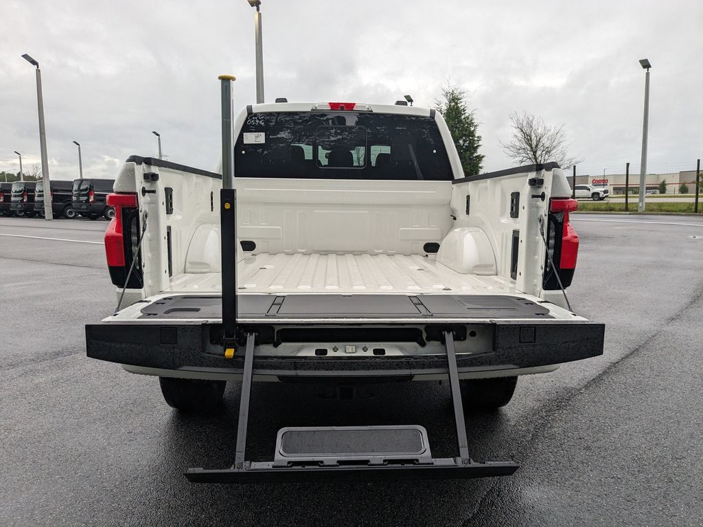 2025 Ford F-150 Lightning Platinum