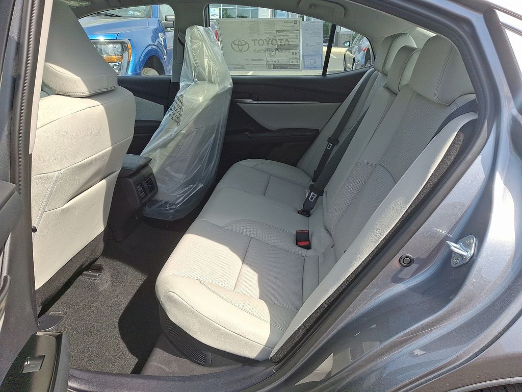 2025 Toyota Camry XLE 5