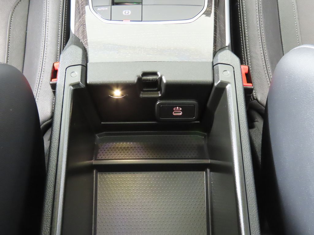 Thumbnail: 2024 BMW 3 Series - 23