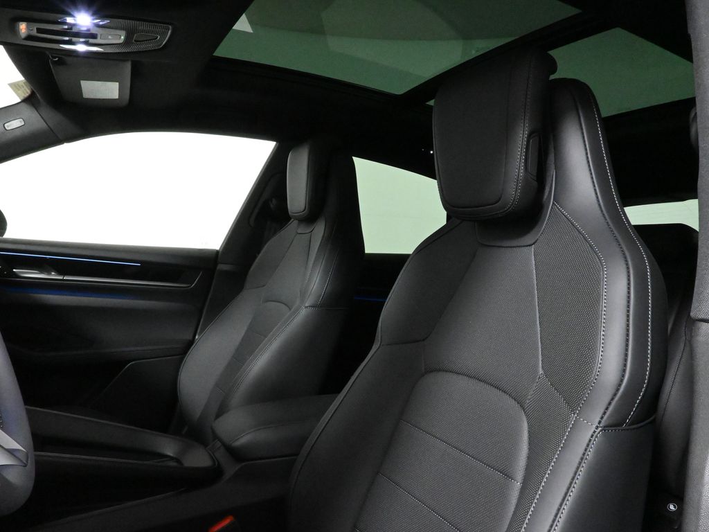 Thumbnail: 2025 Porsche Macan - 16