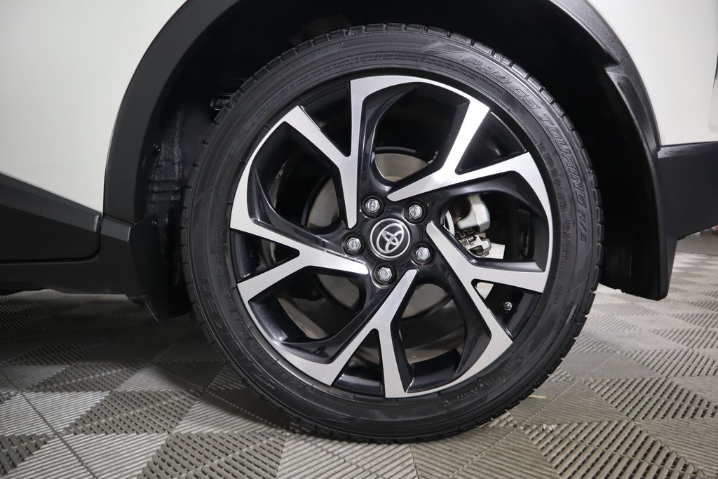 2021 Toyota C-HR LE 31