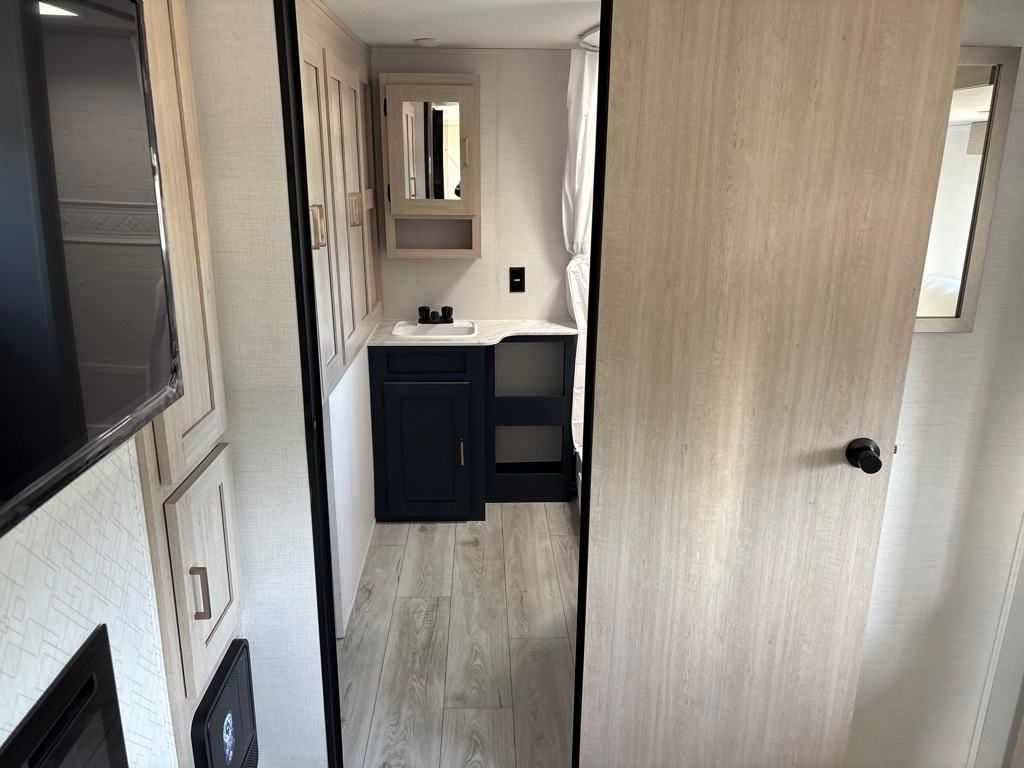 2025 Prime Time Avenger 27 RBS Travel Trailer