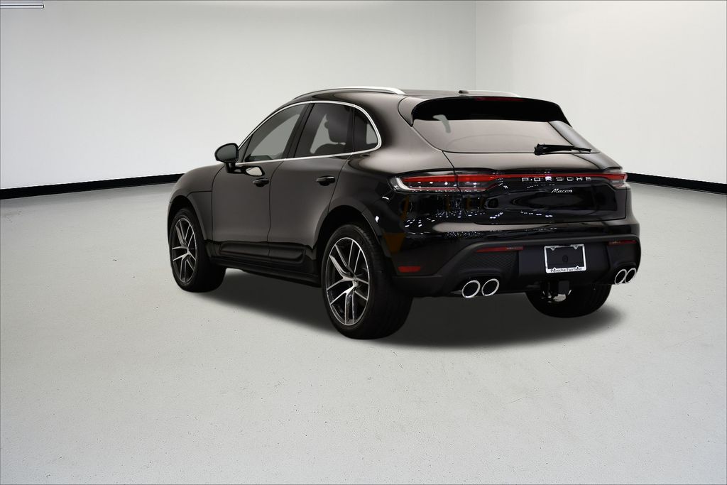 Thumbnail: 2026 Porsche Macan - 3
