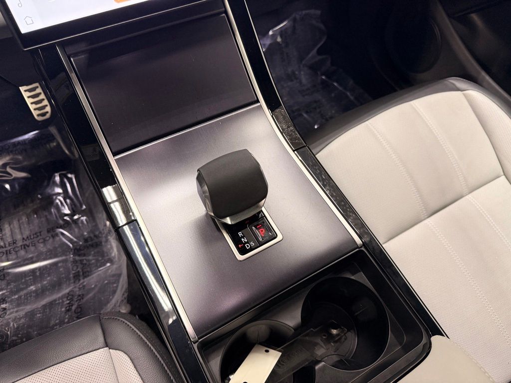 Thumbnail: 2026 Land Rover Range Rover Evoque - 18