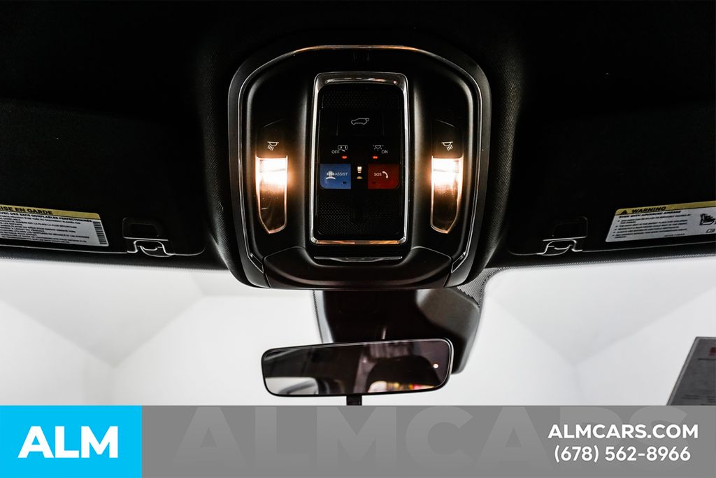Used 2025 White/off-white Jeep Altitude image 59