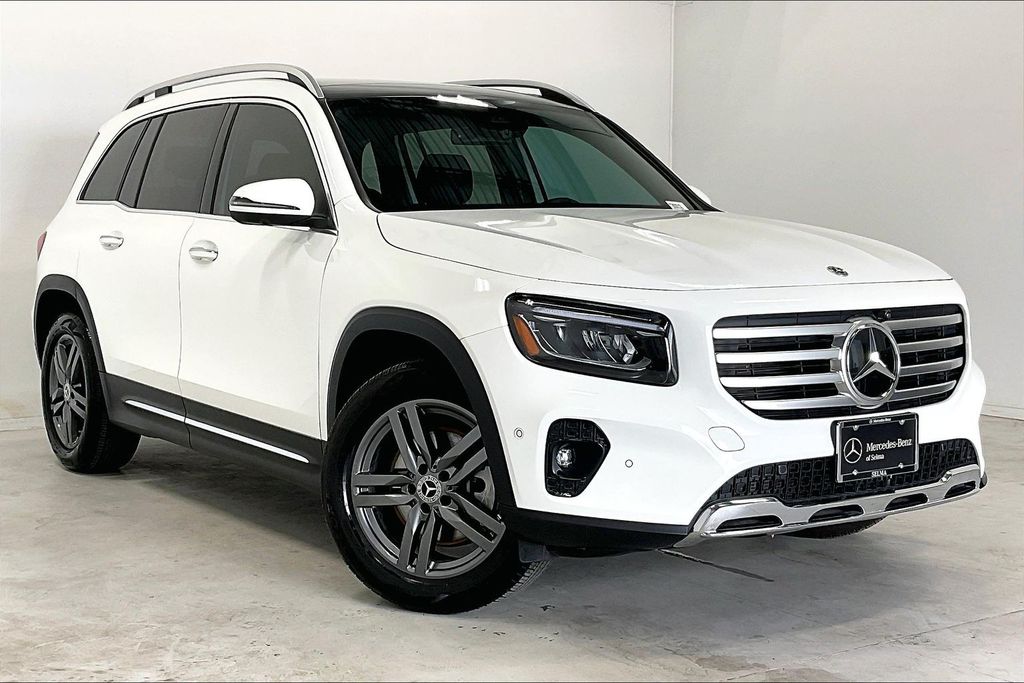 Polar White 2026 Mercedes-Benz GLB 250 4MATIC SUV / Crossover All-Wheel Drive 8-Speed Dual Clutch
