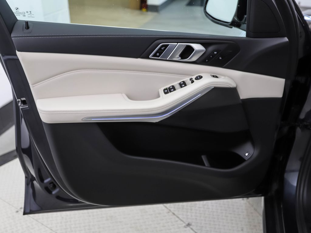 2022 BMW X5 xDrive45e 9