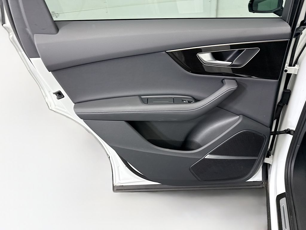 Thumbnail: 2025 Audi Q7 - 25