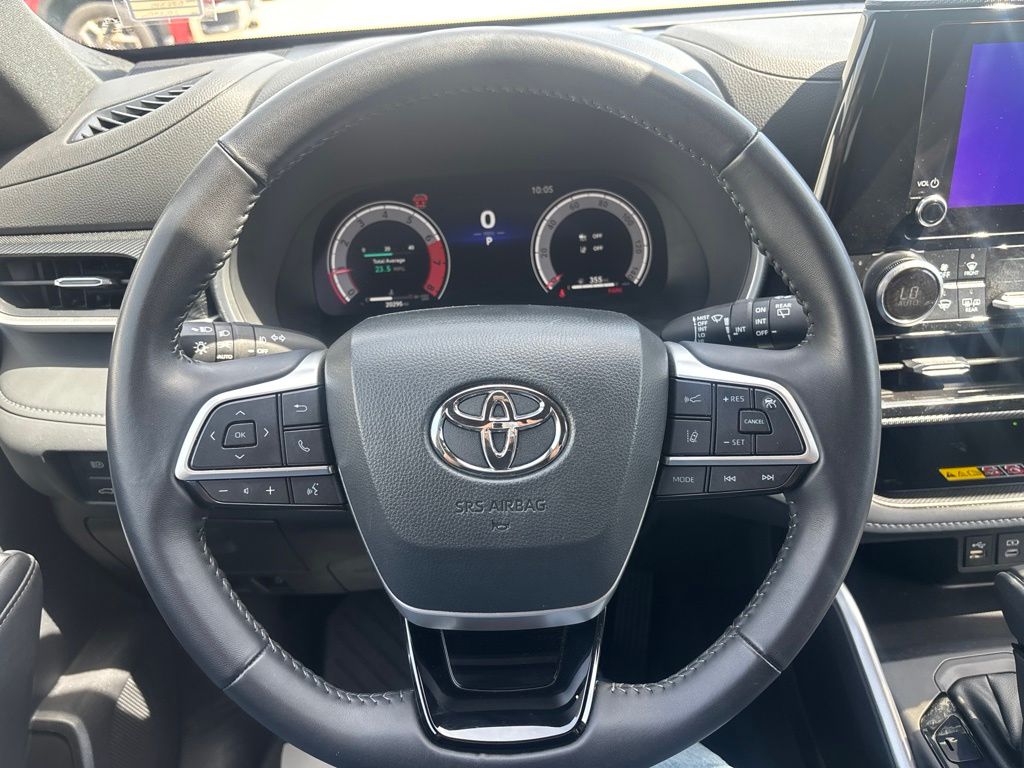 Used 2025 Toyota Highlander SUV