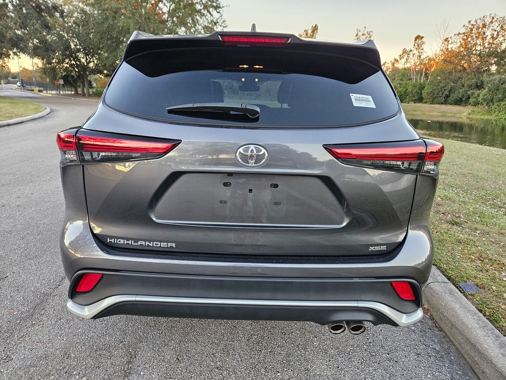 2023 Toyota Highlander XSE 4