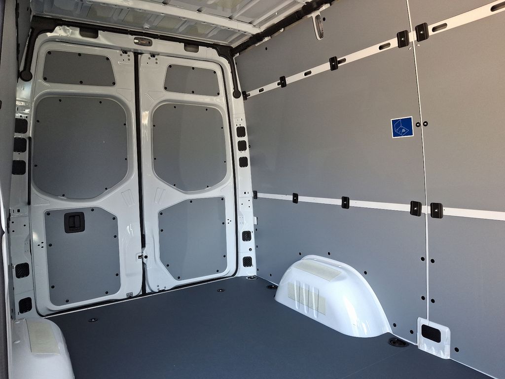2025 Mercedes-Benz Sprinter 2500 7