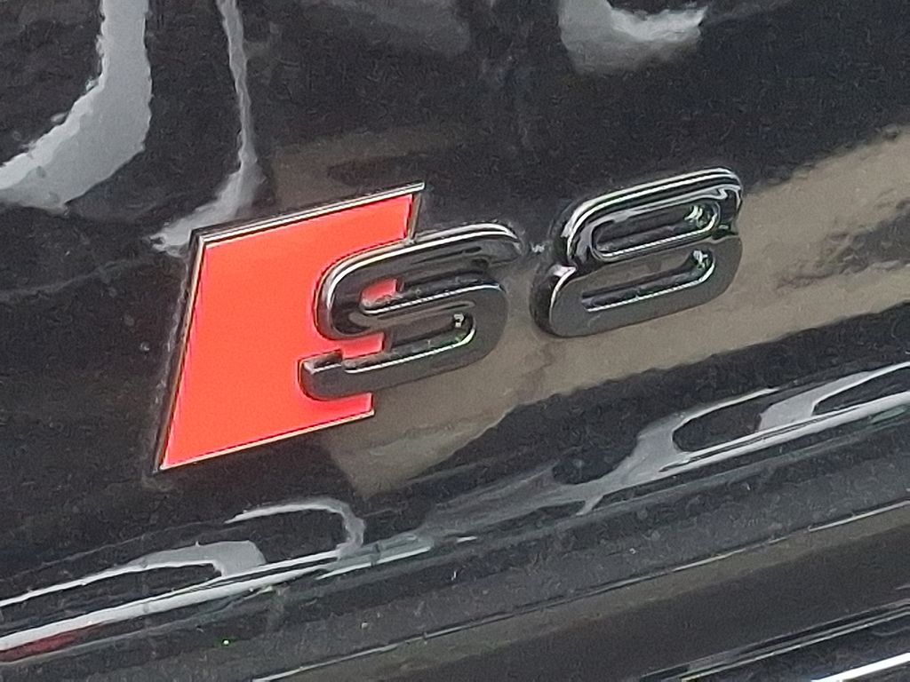 Thumbnail: 2022 Audi S8 - 30