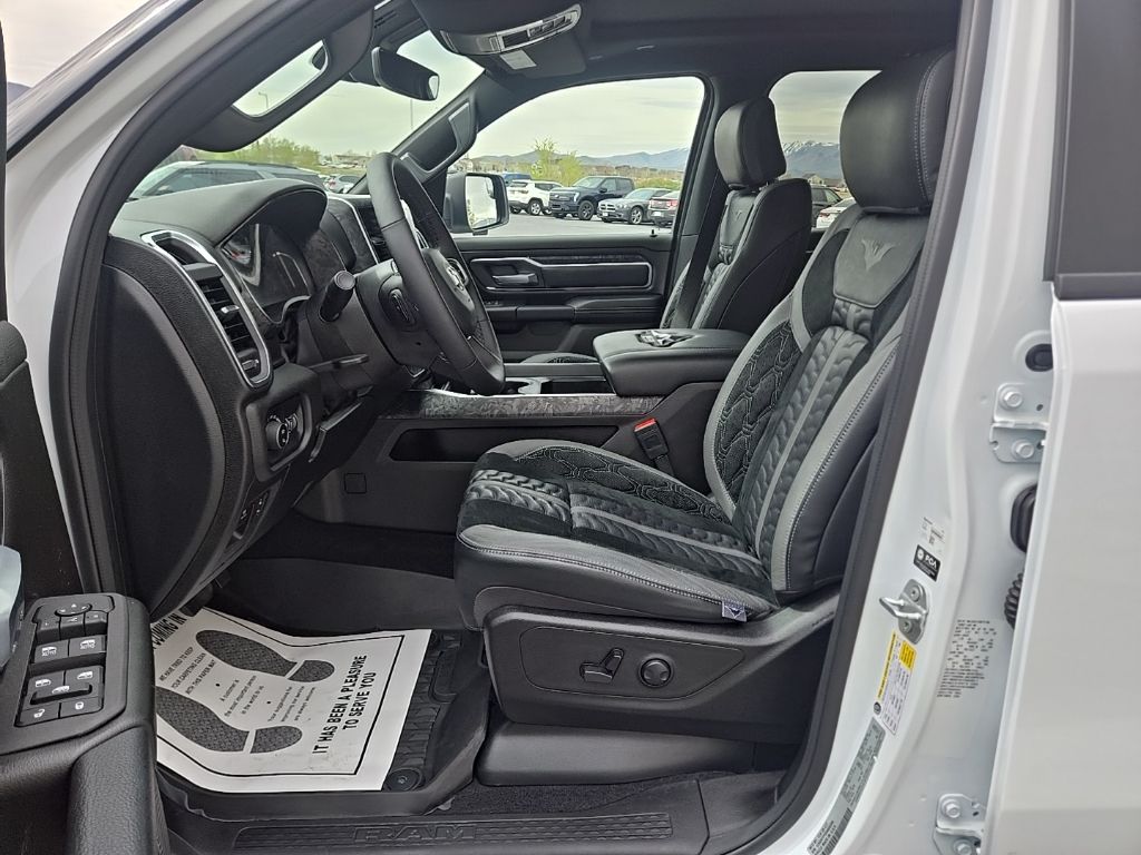 Used 2025 White Ram Big Horn/Lone Star image 22